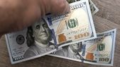 Se derrumba el dólar: el oficial minorista se hundió $75 y el mayorista cayó $70 Se derrumba el dólar: el oficial minorista se hundió $75 y el mayorista cayó $70
