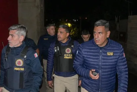 Separaron a un alto jefe policial tras agredir públicamente a su esposa en Córdoba. Separaron a un alto jefe policial tras agredir públicamente a su esposa en Córdoba.