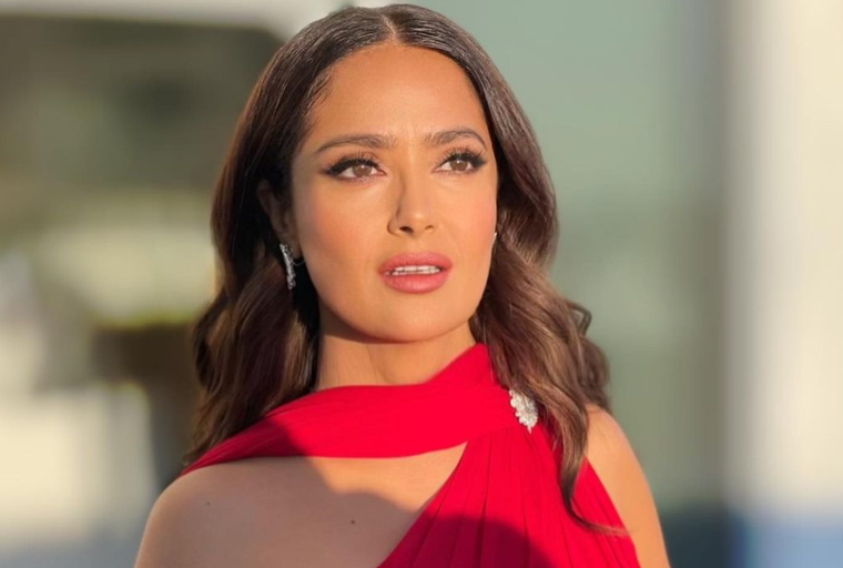 Salma Hayek nos sorprendió con un hermoso look en el Festival de Cine de Venecia. Foto: Instagram @salmahayek