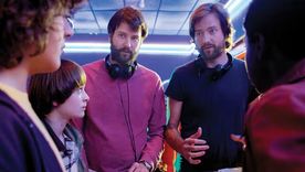 Los hermanos Duffer sugieren desactivar el contraste dinámico, el superresolución y los filtros de color para que la experiencia sea realmente vintage.