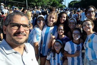 MDZol | Nuestra columnista, Lucrecia Saenz junto a su familia.