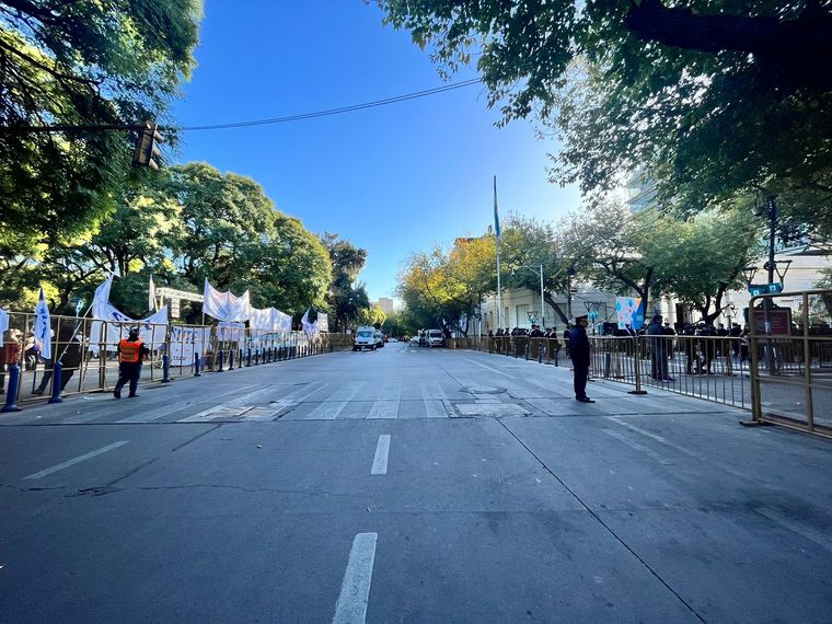 Las calles vacías y hasta con pocos manifestantes. Foto: Andrea Ginestar