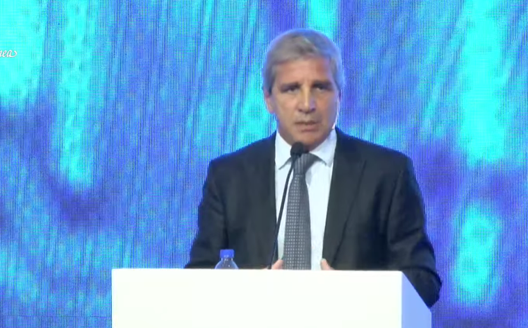 Luis Caputo en la Fundación Mediterránea.