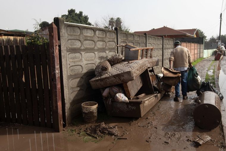 Miles de damnificados tras fuertes lluvias en la zona centro sur de Chile Foto: EFE