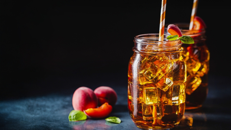 En verano, esta receta de té de durazno frío es ideal porque refresca y aporta un sabor frutal suave. En verano, esta receta de té de durazno frío es ideal porque refresca y aporta un sabor frutal suave.