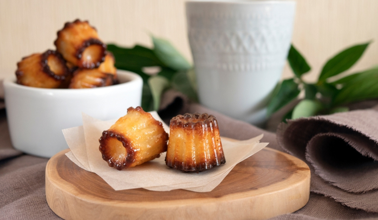 Canelés de Bordeaux caseros: guía paso a paso para prepararlos Foto: Shutterstock