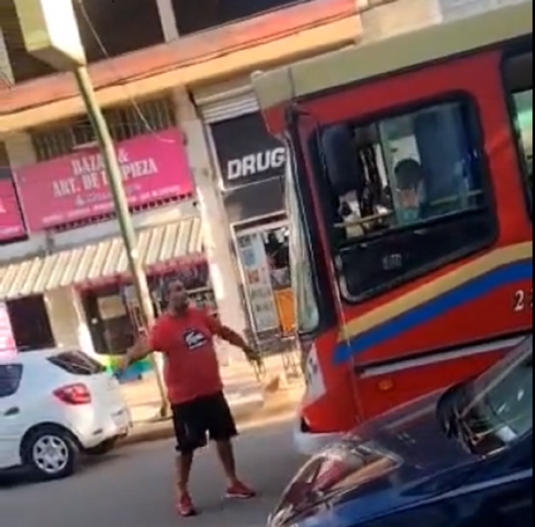 El momento de la pelea Foto: Captura de video