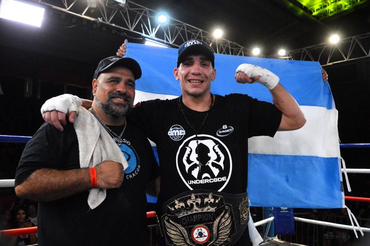 Con la remera de Underc0de, el Turco se consagró campeón en Las Heras. Con la remera de Underc0de, el Turco se consagró campeón en Las Heras. 