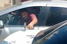 video: un hombre ataco a martillazos el auto de su expareja video: un hombre ataco a martillazos el auto de su expareja