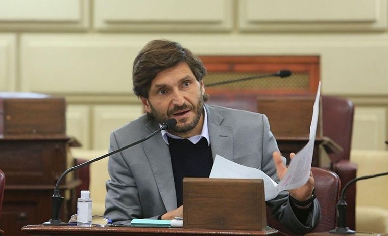 Pullaro le contestó a Losada y crítico su falta de propuesta en la campaña.