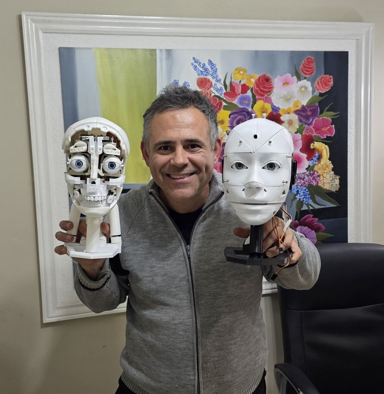 Maximiliano impulsó la creación de la robot.