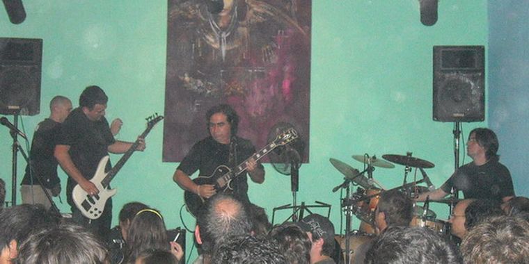 Los Dueños del Santo.