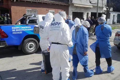encontraron a un hombre ahorcado y a su hijo de 8 anos muerto dentro de una casa encontraron a un hombre ahorcado y a su hijo de 8 anos muerto dentro de una casa