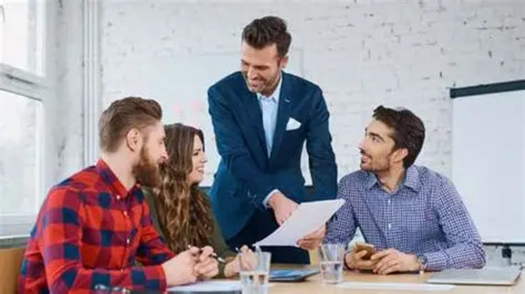 Nada más alejado del proclamado deseo de darles un premio a los mejores, sus resultados y su compromiso. Nada más alejado del proclamado deseo de darles un premio a los mejores, sus resultados y su compromiso.