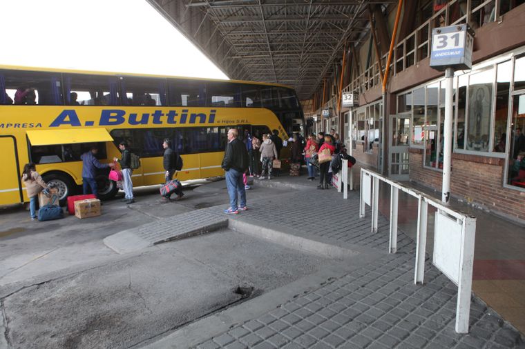 Viajar en micro es la alternativa más elegida por quienes no tienen auto propio. &nbsp;