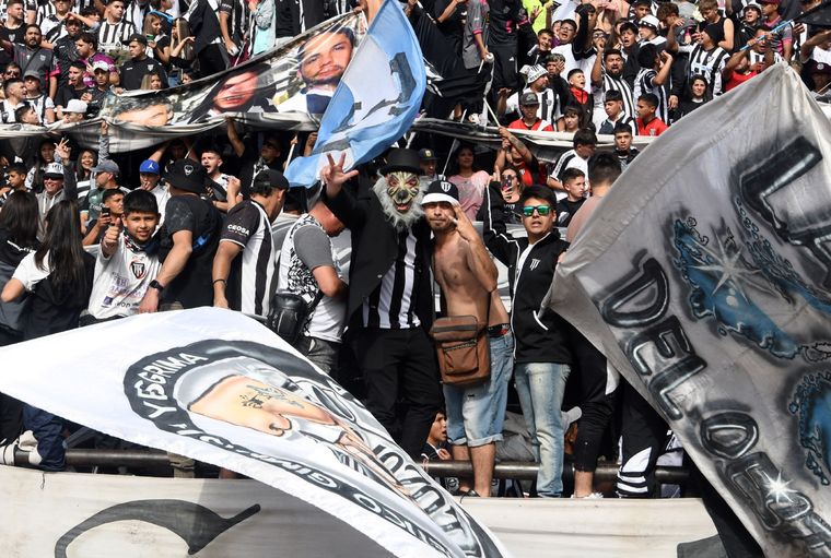 El Lobo mendocino festejó tras el triunfo histórico ante Independiente Rivadavia. Foto: Télam