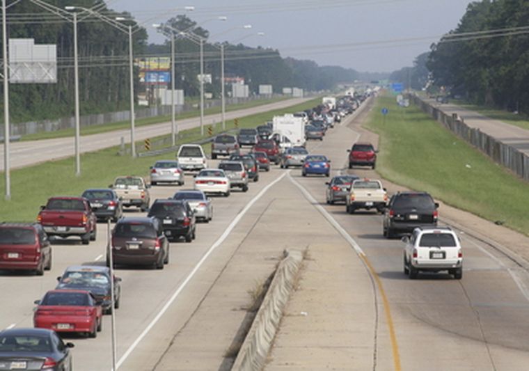 Los habitantes de Nueva Orleans salen de la ciudad. Foto: EFE
