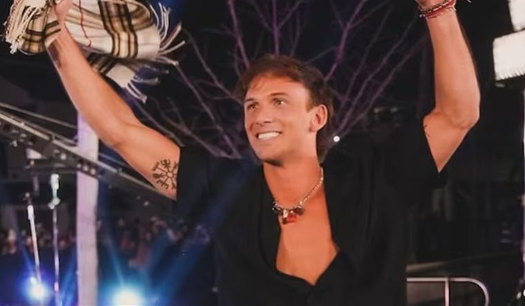 Baustista Mascia deslumbró con su show musical. Foto: Captura tv