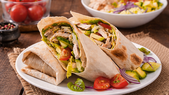 receta estrella del verano: wrap de pollo liviano y lleno de sabor receta estrella del verano: wrap de pollo liviano y lleno de sabor