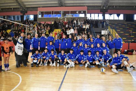 La Federación Mendocina de Vóley presentó a sus equipos para el Argentino Sub 18 en Misiones. Foto: FVM La Federación Mendocina de Vóley presentó a sus equipos para el Argentino Sub 18 en Misiones. Foto: FVM
