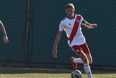 Rodrigo Castillo, figura de Lanús, jugando un partido en las Inferiores de River.