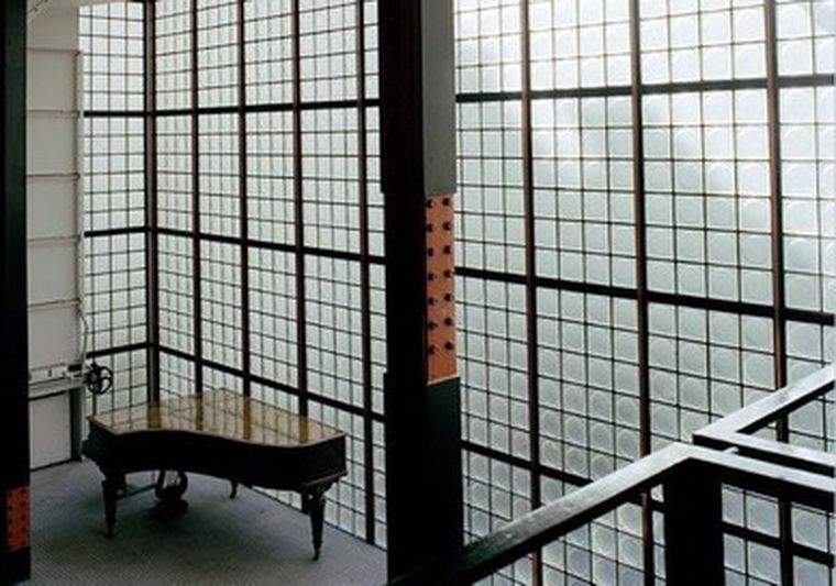 La construcción es atracción tuística parisina.