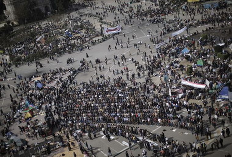 La plaza es el epicentro de las peleas. Foto: AFP