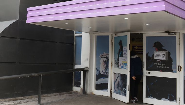 La víctima llegó muerta al hospital Paroissien de Maipú. Foto: Alf Ponce Mercado/MDZ