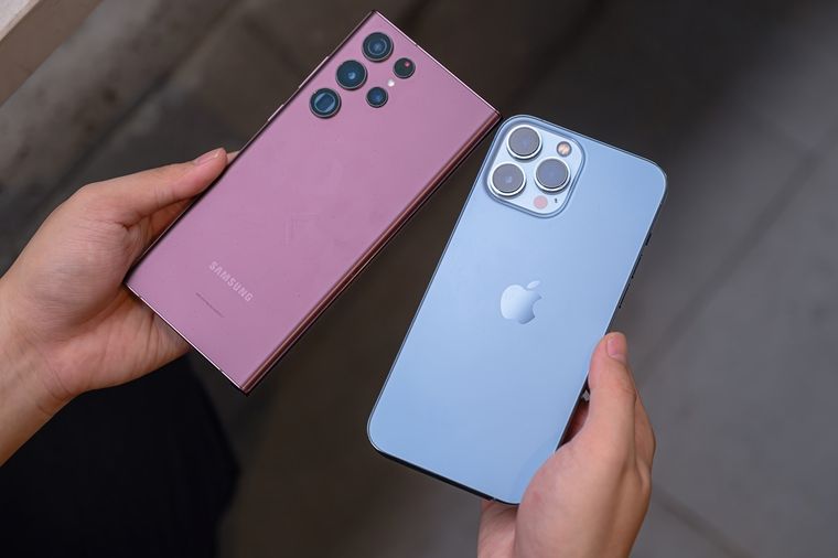 Modelos como el iPhone 13 y el iPhone 14 impulsan el dominio de Apple frente a los Galaxy de Samsung. Modelos como el iPhone 13 y el iPhone 14 impulsan el dominio de Apple frente a los Galaxy de Samsung.