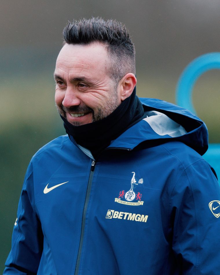 Roberto De Zerbi asumió en Tottenham y se convirtió en el cuarto entrenador en menos de un año. Roberto De Zerbi asumió en Tottenham y se convirtió en el cuarto entrenador en menos de un año.