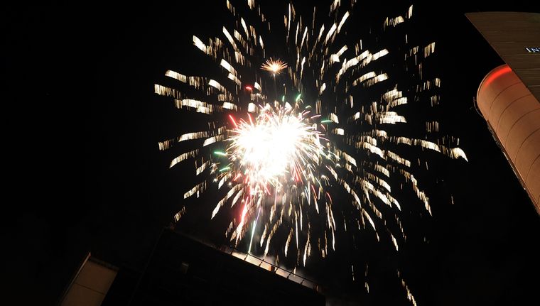 La venta, tenencia y uso de pirotecnia está prohibido en todo Mendoza. La venta, tenencia y uso de pirotecnia está prohibido en todo Mendoza.