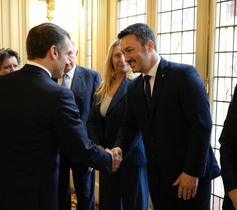 El presidente francés, Emmanuel Macron, y el ministro de Defensa Argentino, Luis Petri. Foto: Ministerio de Defensa