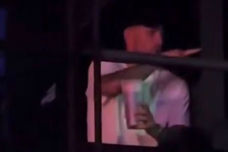 Paredes festejó el Súper triunfo de Boca en el Tropitango y chicaneó a un hincha de River. Paredes festejó el Súper triunfo de Boca en el Tropitango y chicaneó a un hincha de River.