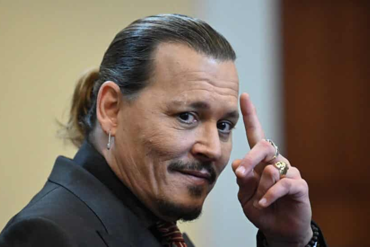 JOHNNY DEPP CAMBIÓ SU LOOKS. EL ARTISTA HIZO UNA RECIENTE APARICIÓN PÚBLICA Y SORPRENDIÓ
