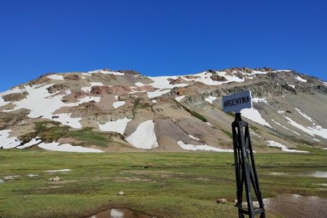 Desde el 15 de diciembre, el Paso Internacional Planchón-Vergara vuelve a habilitarse para vehículos altos y promete dinamizar el vínculo turístico y productivo con Chile. Desde el 15 de diciembre, el Paso Internacional Planchón-Vergara vuelve a habilitarse para vehículos altos y promete dinamizar el vínculo turístico y productivo con Chile.