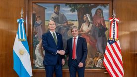 Scott Bessent y Luis Caputo tras negociar los términos del salvataje vía swap.&nbsp;