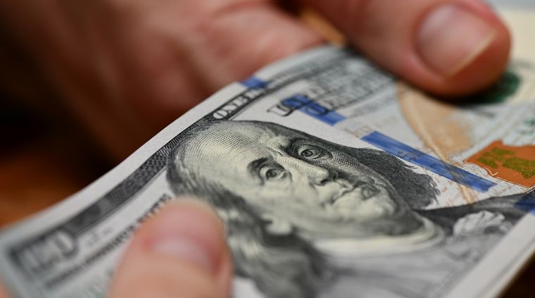 La situación del dólar blue tras darse a conocer el dato de inflación de junio, genera mucha preocupación entre las empresas y los consumidores. Foto: Shutterstock
