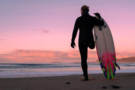 Llywelyn Williams es un surfista profesional. Llywelyn Williams es un surfista profesional.
