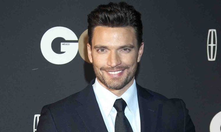 Julián Gil le suplicó a su ex Marjorie de Sousa ser parte de la vida de su hijo Matías.