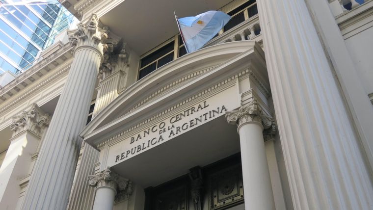 El Banco Central continúa con la política de absorber dólares aprovechando el dólar barato a $350. Foto: Banco Central de la República Argentina