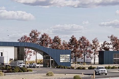 Desde la desarrolladora esperan que se construyan más de 200.000 metros cuadrados de naves logísticas e industriales dentro del predio, para lo que ofrecen una amplia gama de servicios a las empresas proveedoras de Vaca Muerta. Desde la desarrolladora esperan que se construyan más de 200.000 metros cuadrados de naves logísticas e industriales dentro del predio, para lo que ofrecen una amplia gama de servicios a las empresas proveedoras de Vaca Muerta.