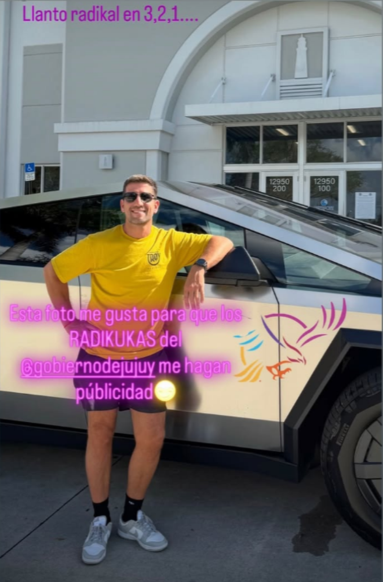 Un diputado nacional de Jujuy estacionó un Tesla en el Congreso.&nbsp;