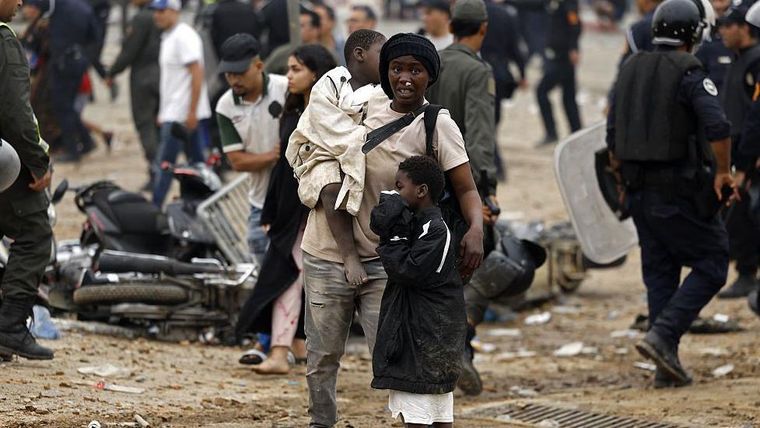 Decenas de personas murieron esta semana al intentar llegar a Europa a través del enclave español de Ceuta. Decenas de personas murieron esta semana al intentar llegar a Europa a través del enclave español de Ceuta.