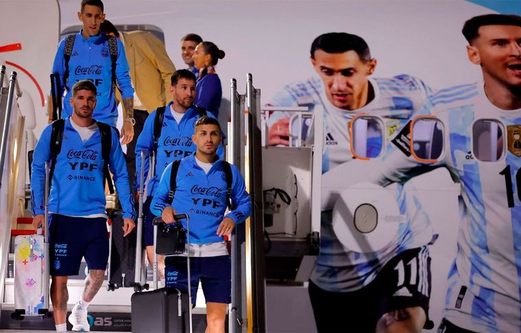 El avión con los campeones del mundo aterrizó ayer en suelo argentino