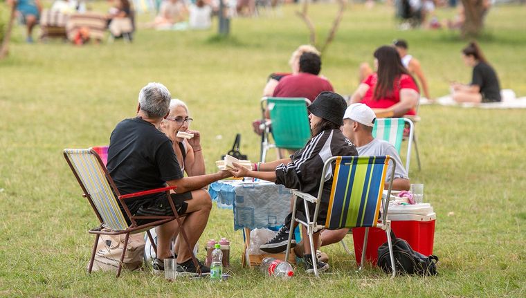Los parques de Mendoza son ideales para hacer picnic y matear. Los parques de Mendoza son ideales para hacer picnic y matear.