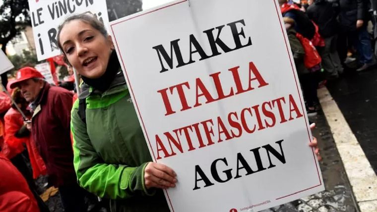 En los últimos años ha habido varios enfrentamientos violentos entre activistas de extrema derecha y grupos antifascistas en las calles de Italia. Foto: GETTY IMAGES