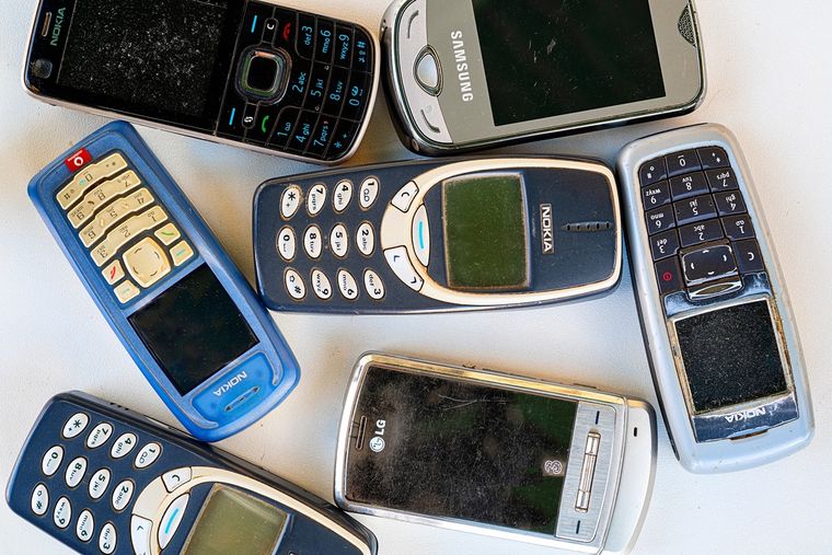 Un recorrido nostálgico por los teléfonos que definieron la comunicación moderna antes de la llegada de los smartphones actuales. Un recorrido nostálgico por los teléfonos que definieron la comunicación moderna antes de la llegada de los smartphones actuales.