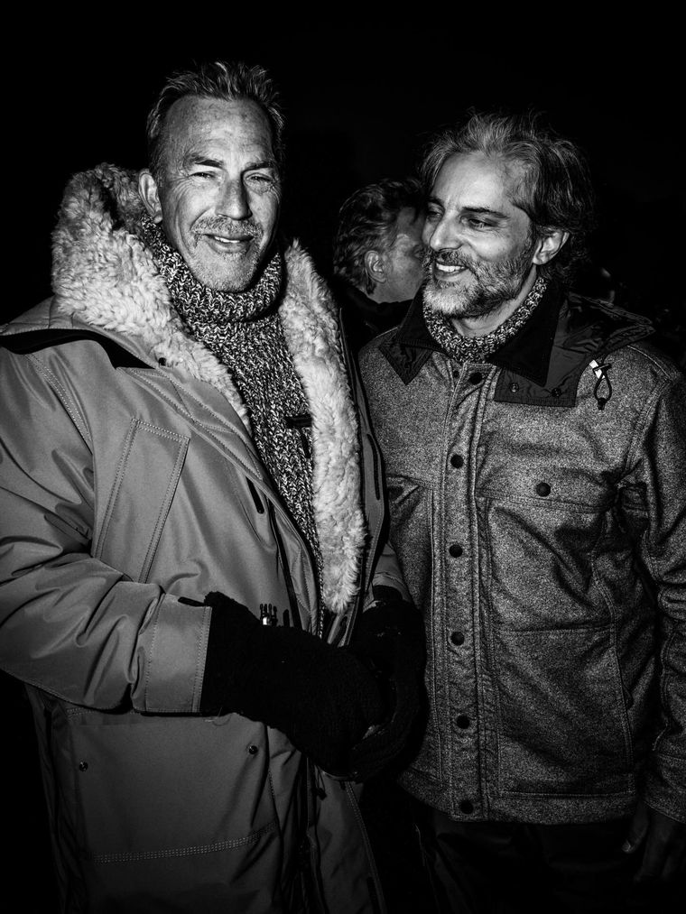 Joaquín Furriel y Kevin Costner posan juntos en un encuentro épico en la nieve de Aspen. Joaquín Furriel y Kevin Costner posan juntos en un encuentro épico en la nieve de Aspen.