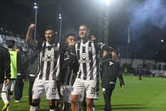 Agustín Modica, autor del tanto ante Lanús, festejando el triunfo.