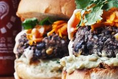 dia del vegetarianismo: exquisitas hamburguesas de porotos  ¡en 4 pasos!